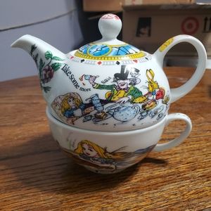 Alice in Wonderland Cafe teapot